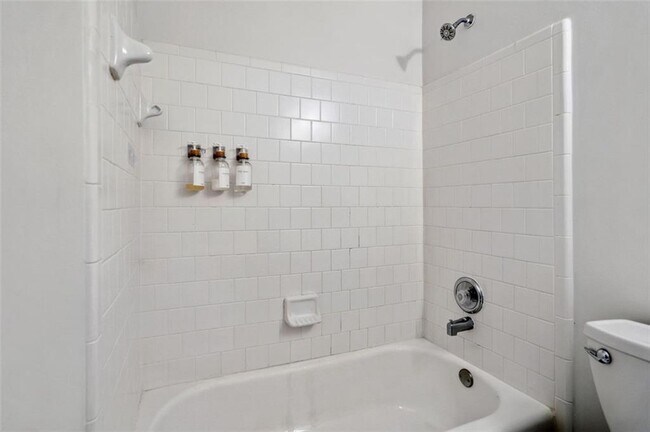 Building Photo - 1636 Heyford Cir NW