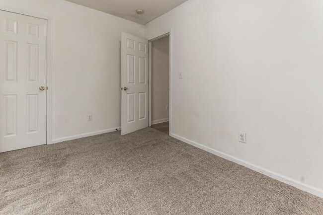 Building Photo - GREAT PRICE! Move-In Ready 3-Bedroom Home Near Camp Lejeune