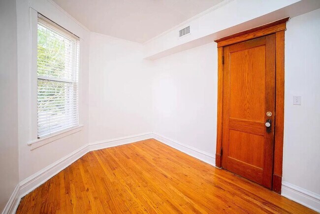 Building Photo - Humboldt Park Apartment