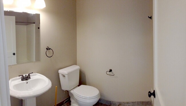 Building Photo - Spacious 4-Bedroom Retreat with Elegant Hardwood Floors in Minneapolis