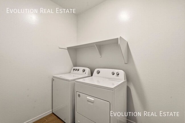 Building Photo - 11461 E Ulysses Ave