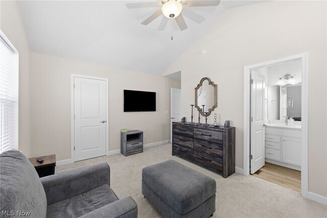 Building Photo - 2256 E 100th St