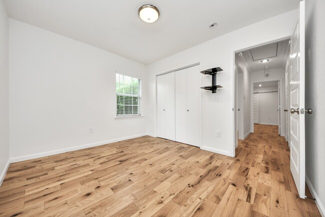 Building Photo - 5118 Ditmas Ln