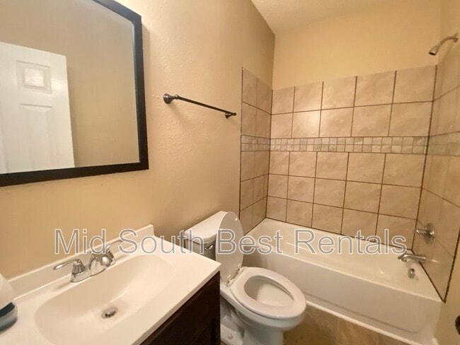 Building Photo - 2701 Lincoln Ave