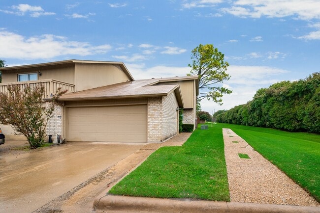 Building Photo - Great home on a corner lot!  Garland ISD