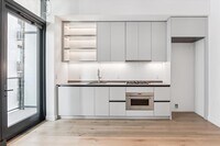 Building Photo - 610 Davis St