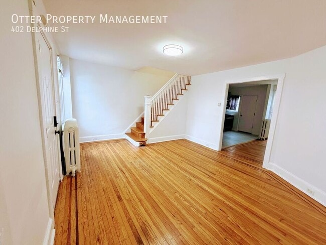 Building Photo - 402 Delphine St