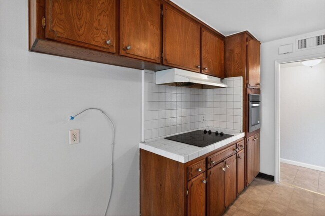 Building Photo - 4115 N Briarwood Ave