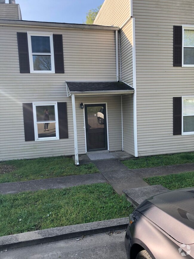 Building Photo - 102 C Kingsbury Ct