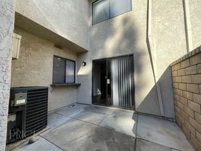 Building Photo - 3 Bedroom Condo in Rancho Cucamonga