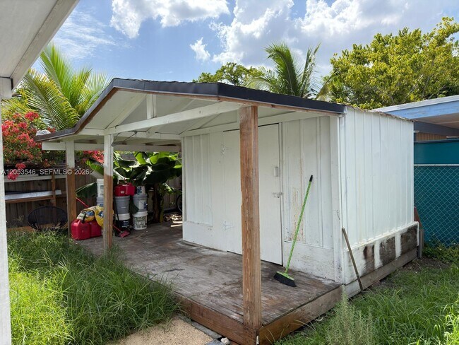 Building Photo - 6822 SW 130th Ave