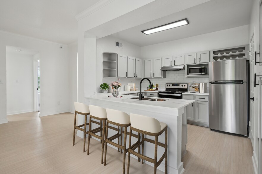 Primary Photo - Stetson Apartments