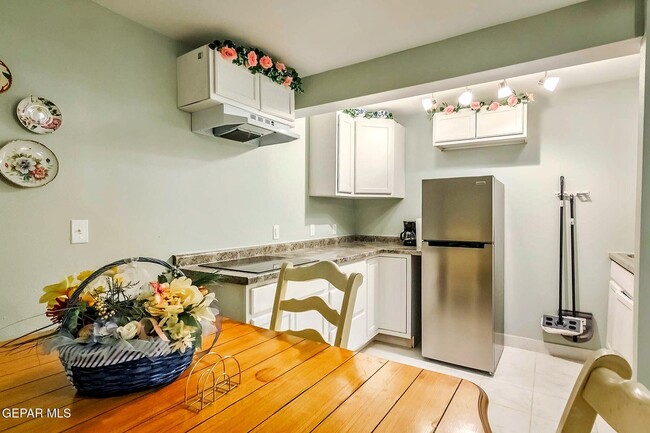 Building Photo - 619 E Nevada Ave