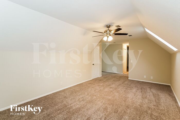 Building Photo - 105 Sugar Maple S