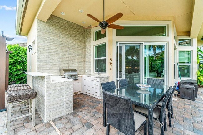 Building Photo - 114 Carmela Ct