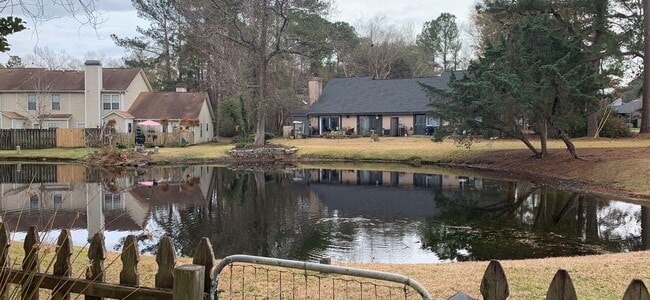 Building Photo - 3 Bedroom Townhome in Kings Grant