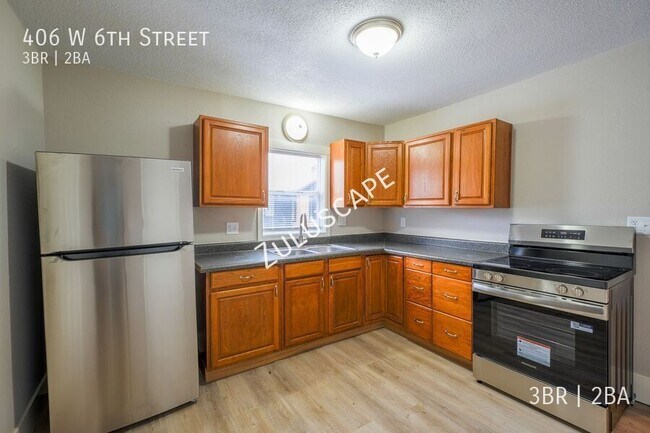 Building Photo - 406 W 6th St