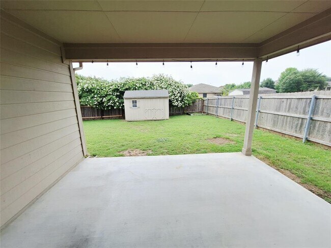Building Photo - 325 Comal Run