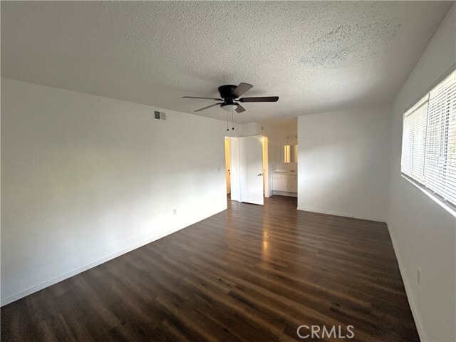 Building Photo - 2430 S Ridgewood Dr