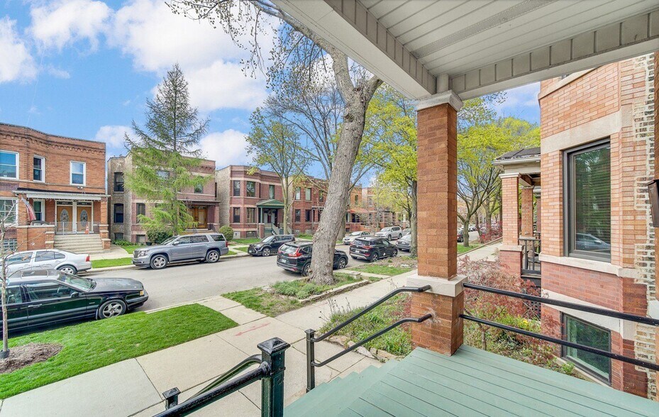 Building Photo - 3615 N Oakley Ave