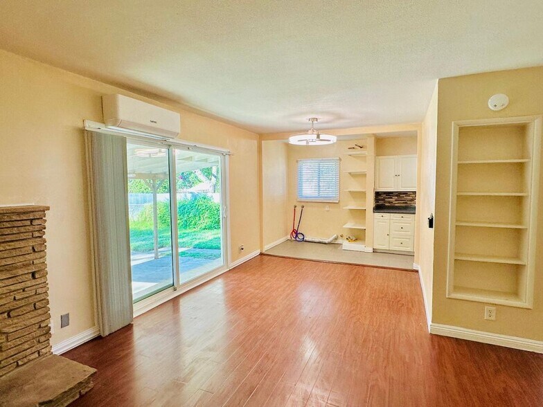 Building Photo - 1375 N Sunflower Ave