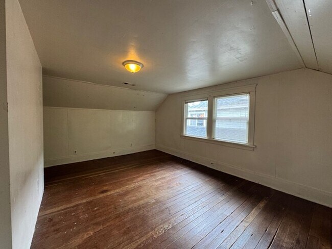 Building Photo - 1841 H St