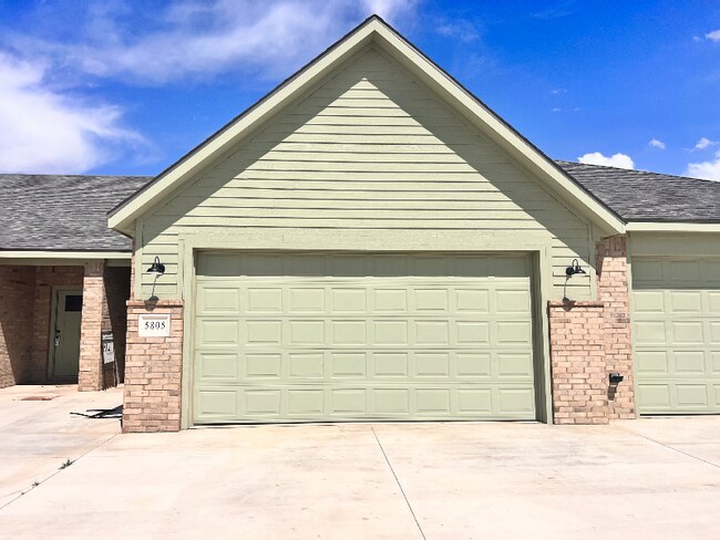 Building Photo - 5805 Urbana Pl