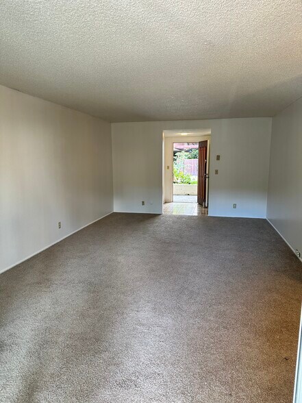 Building Photo - 5650 Sumner Way