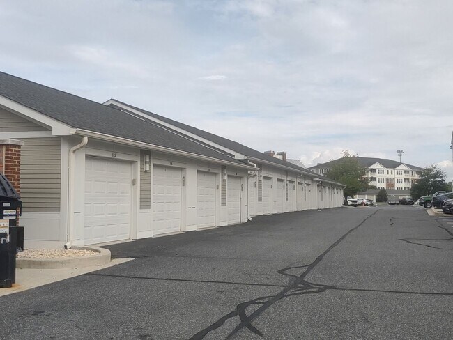 Building Photo - 812 Long Dr