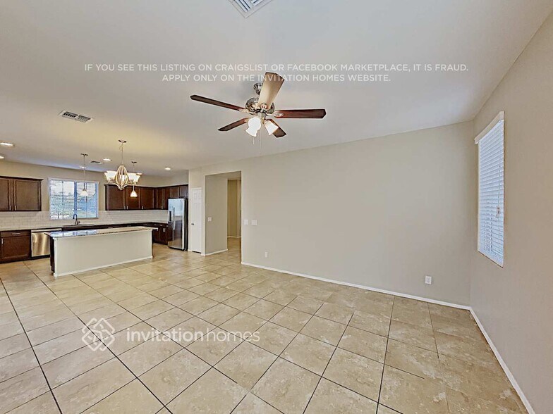 Building Photo - 214 N Sandal