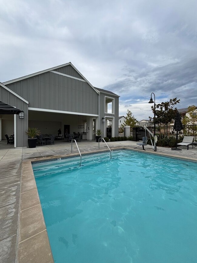 Building Photo - Gorgeous New Build in East Ventura