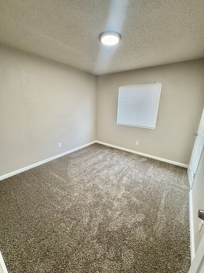 Building Photo - Enchanting Bakersfield property just 10 mi...