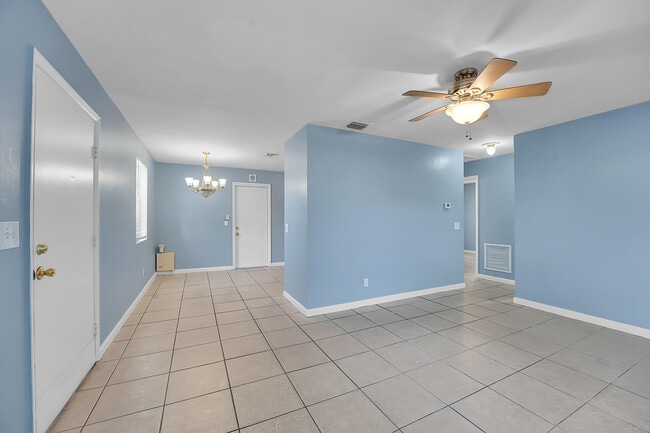 Building Photo - 1208 W 32nd St