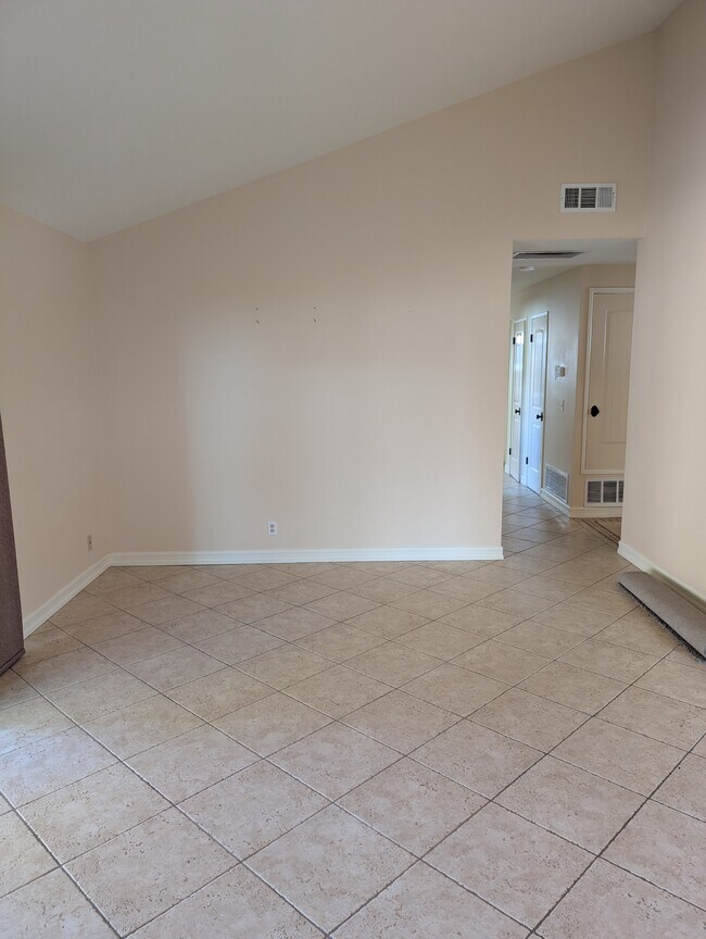 Building Photo - 27124 Cabrera Ave