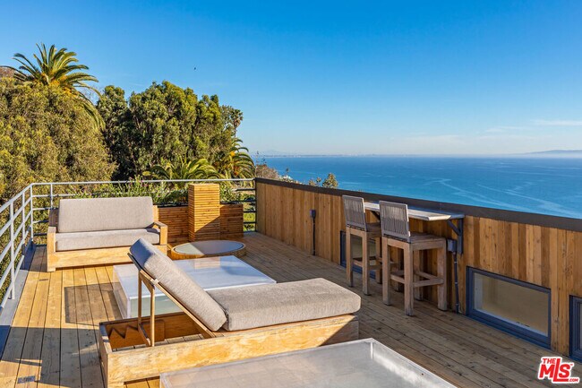 Building Photo - 3900 Villa Costera