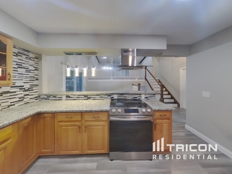Building Photo - 12911 Overlook Rd