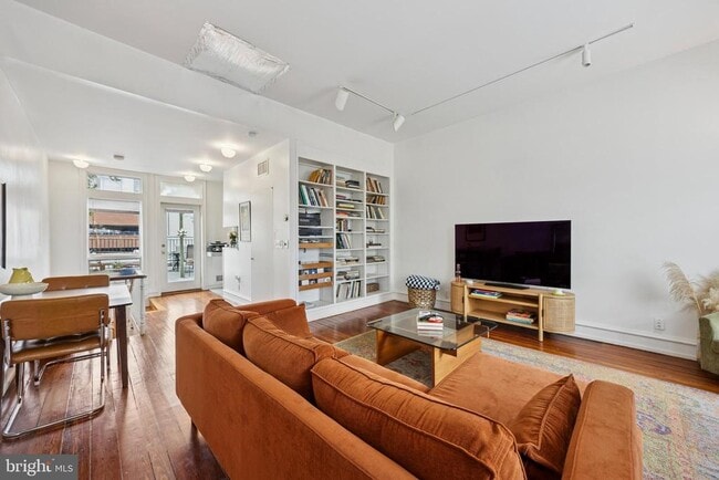 Primary Photo - 1731 Bainbridge St