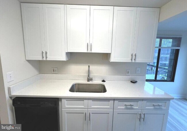 Building Photo - 18001 Chalet Dr