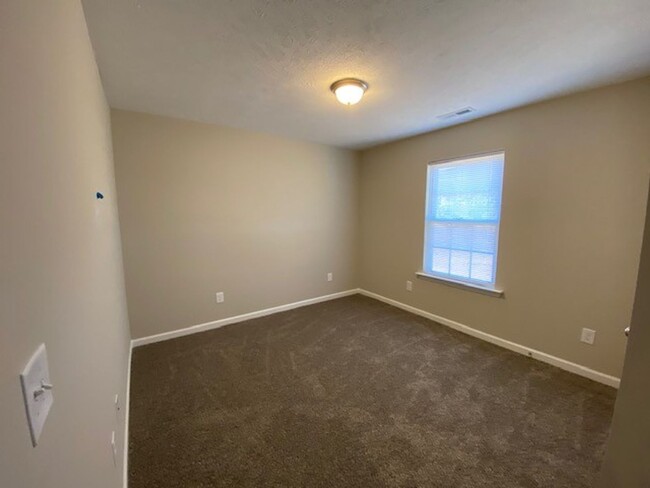 Building Photo - New 3 Bedroom 2 bath with 2 Car Garage Hom...