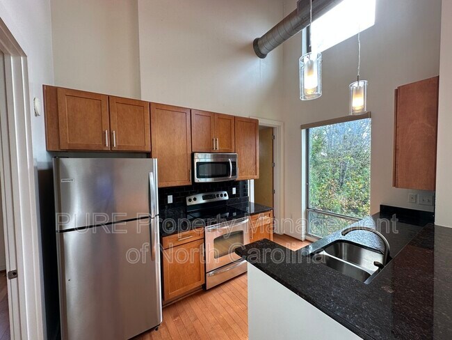 Building Photo - 2116 McClintock Rd