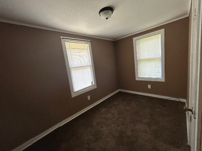 Building Photo - 107 Shirley Dr