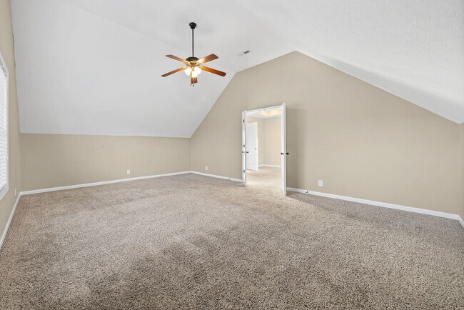 Building Photo - Pet Friendly Four Bedroom!