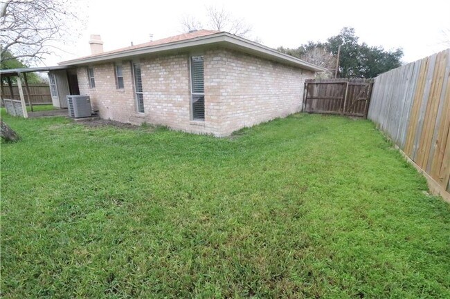 Building Photo - 5813 Crest Willow Dr