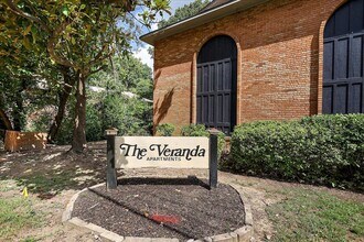 Building Photo - 1140 Greymont St