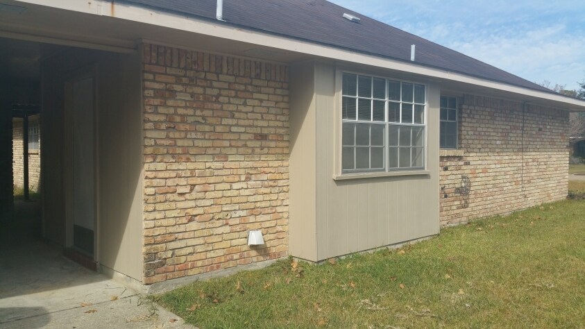 outside and carport - 10158 Azrok Ave