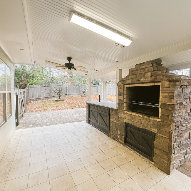 Building Photo - Rare Sugar Hill Rental with Huge Fenced Yard and Outdoor Living Space