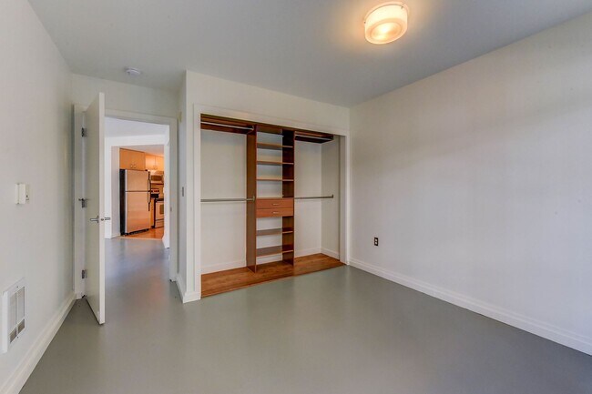 Building Photo - Easy on the Budget
