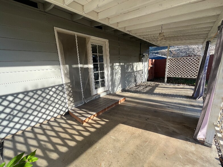 Building Photo - 1012 Whitman Ct