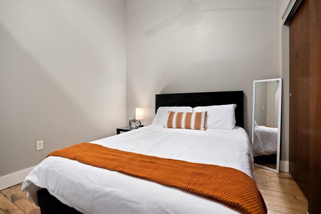 Building Photo - 1220 SW Washington St