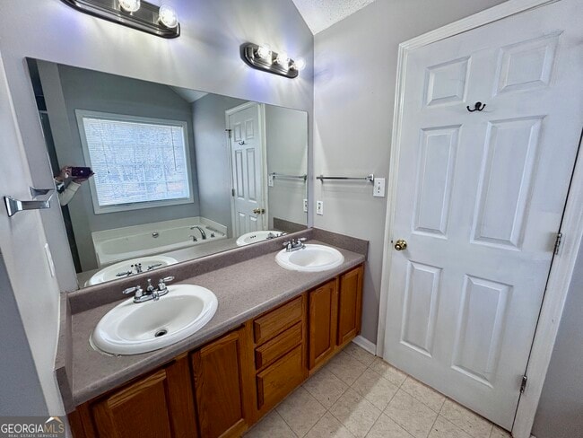 Building Photo - 22 Meadow Chase Way